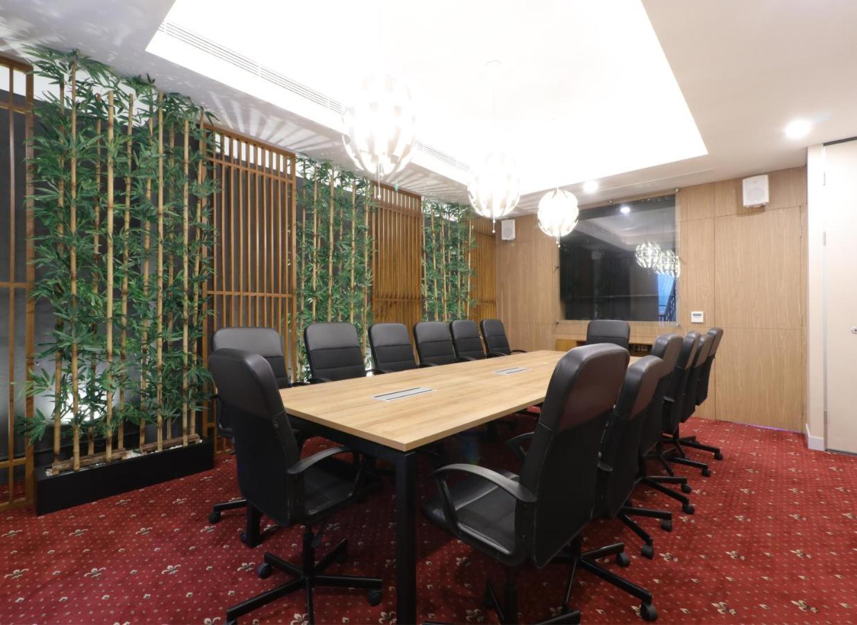 Hotel Huswah Airport Tangerang Exterior photo